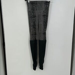 Tylie Snake Print Leg Warmer Leggings Size XS